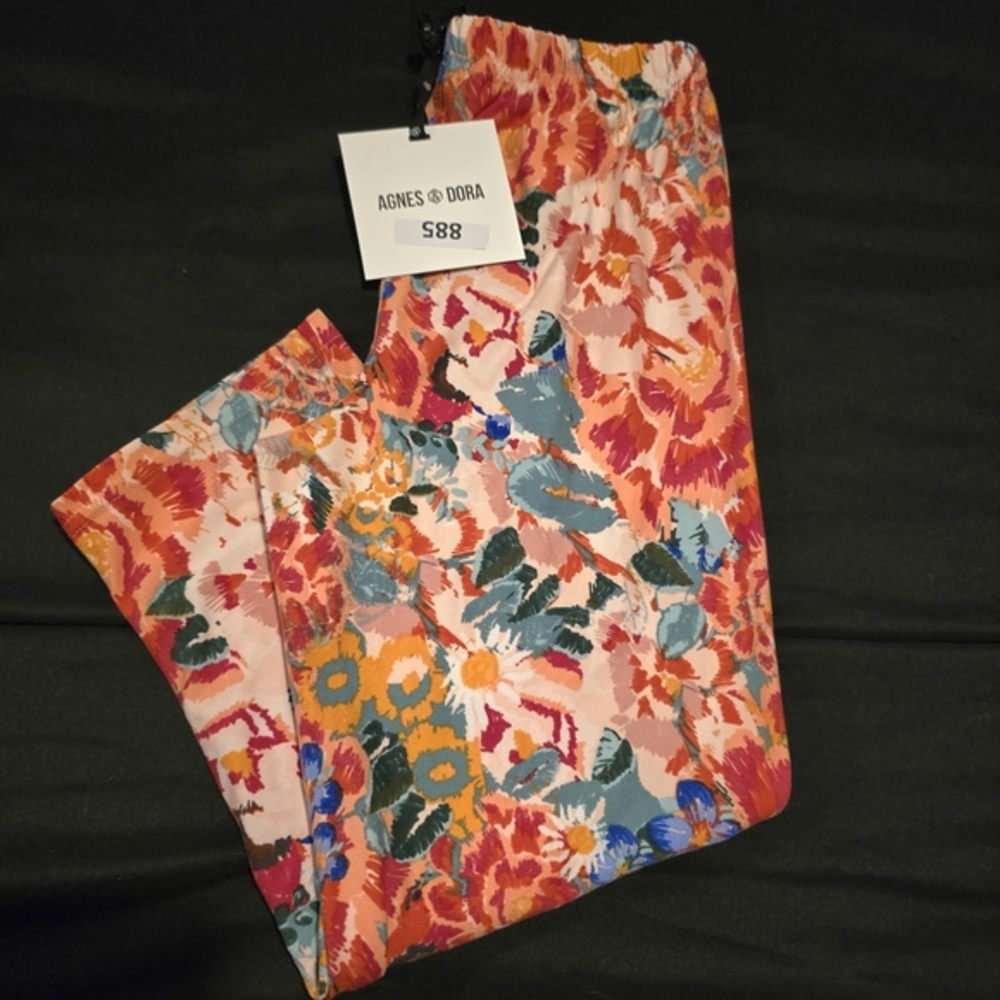 Agnes & Dora Floral‎ Bloom Capri Leggings NWT Size XS